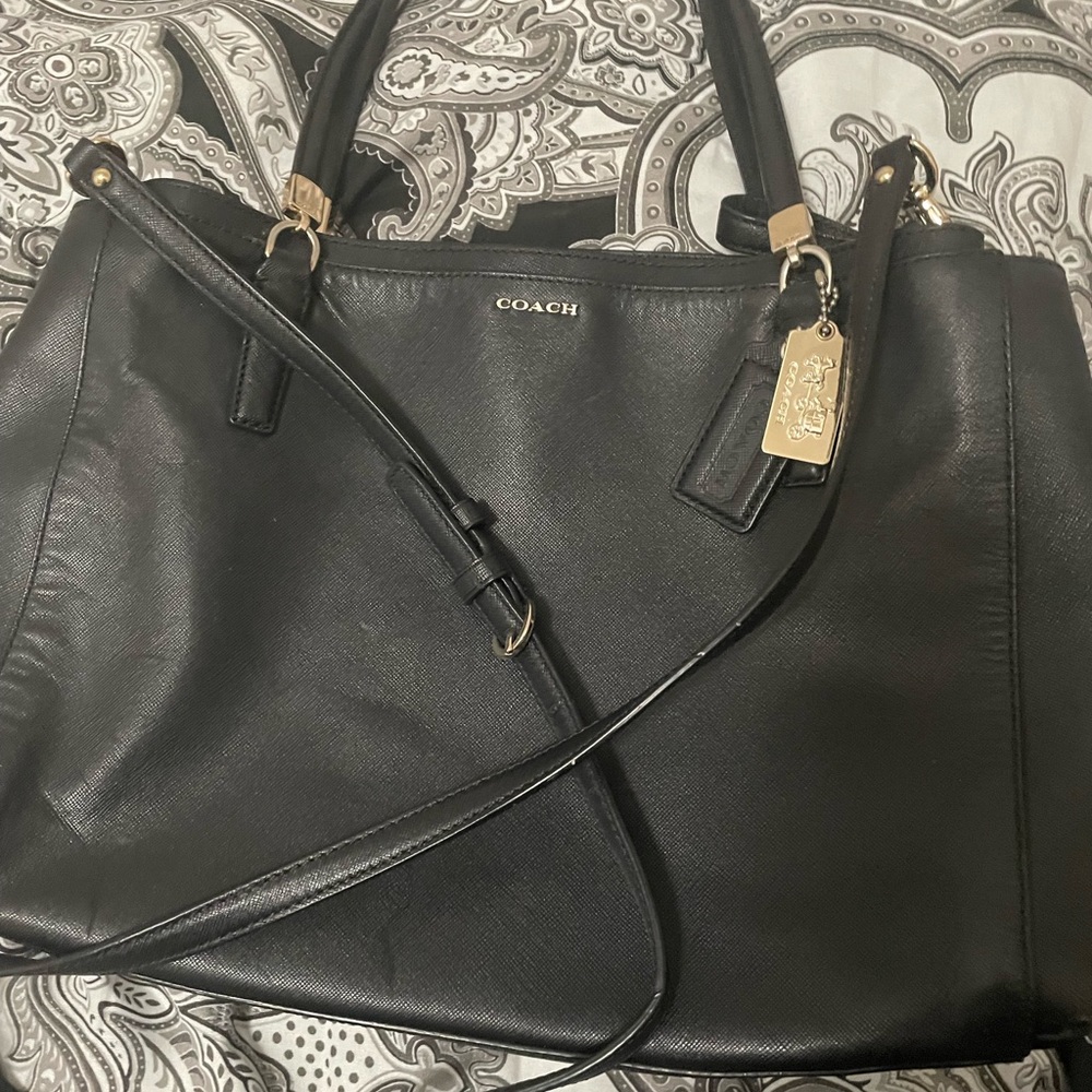 Pre-owned Black Crossbody Midsize Coach Purse w four compartments